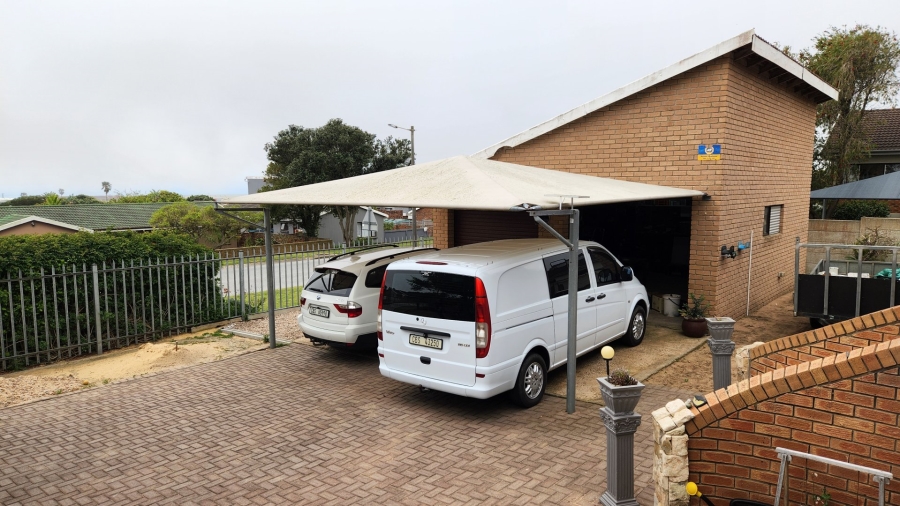 4 Bedroom Property for Sale in Heiderand Western Cape